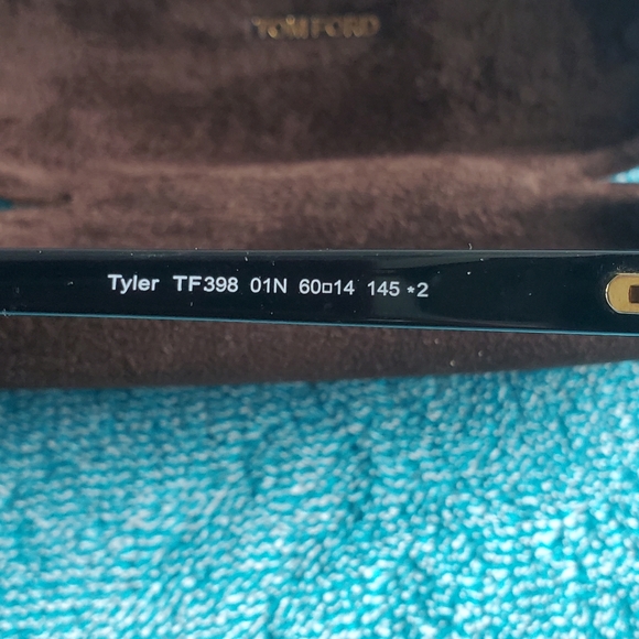 Tom Ford Sunglasses - Picture 4 of 7